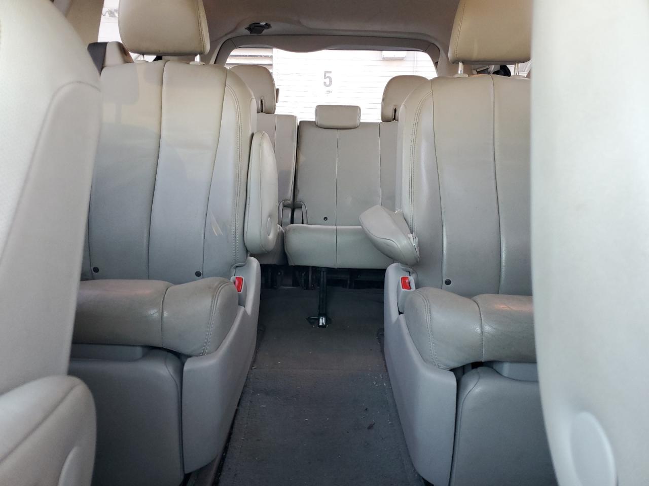 Toyota Sienna Xle Image 5