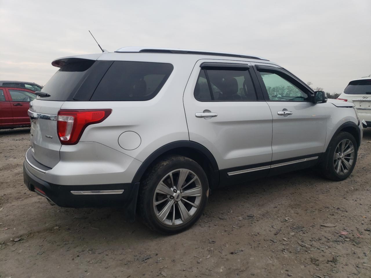 Ford Explorer Limited Image 3