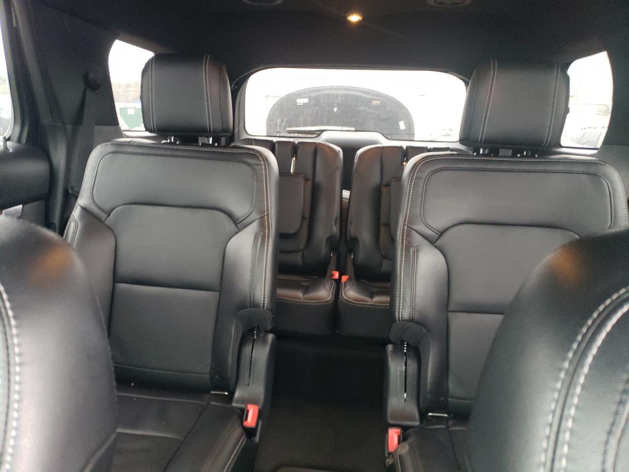 Ford Explorer Limited Image 8