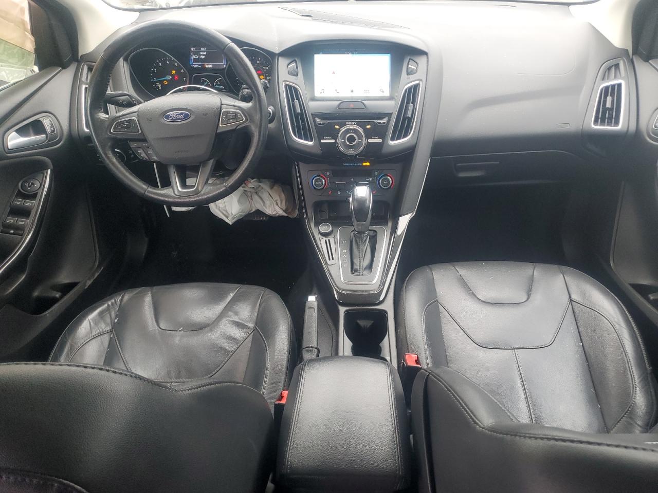 Ford Focus Titanium Image 10