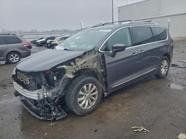  Salvage Chrysler Pacifica