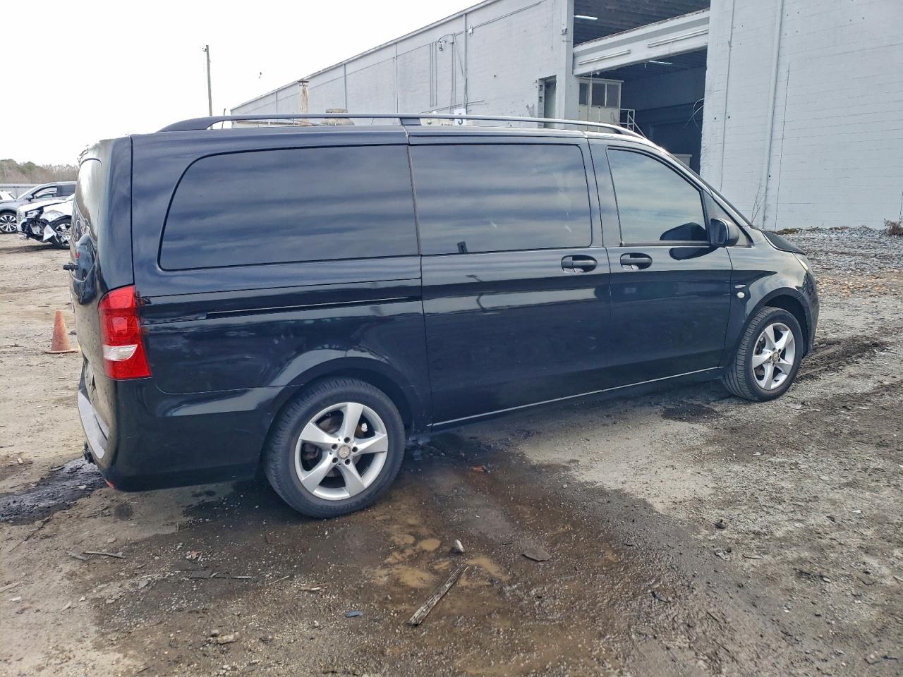 Mercedes-Benz Metris Image 2