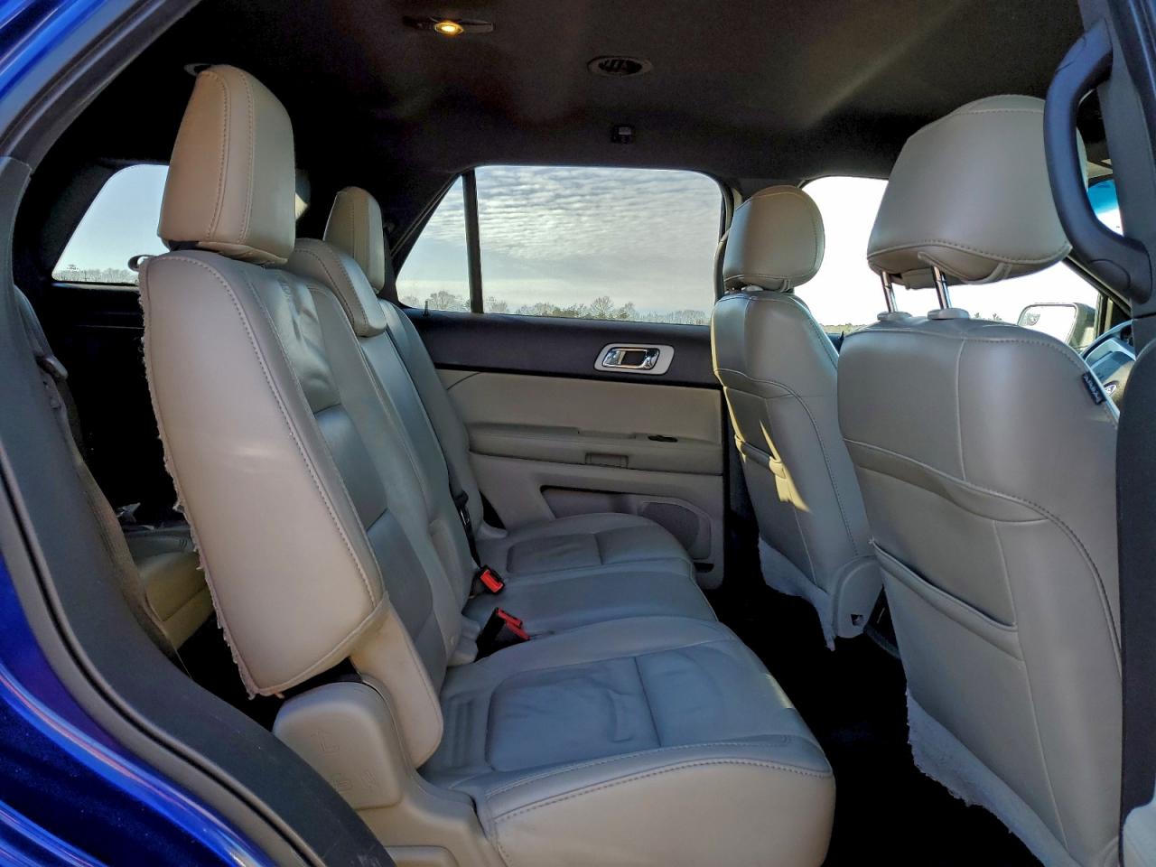 Ford Explorer Xlt Image 10