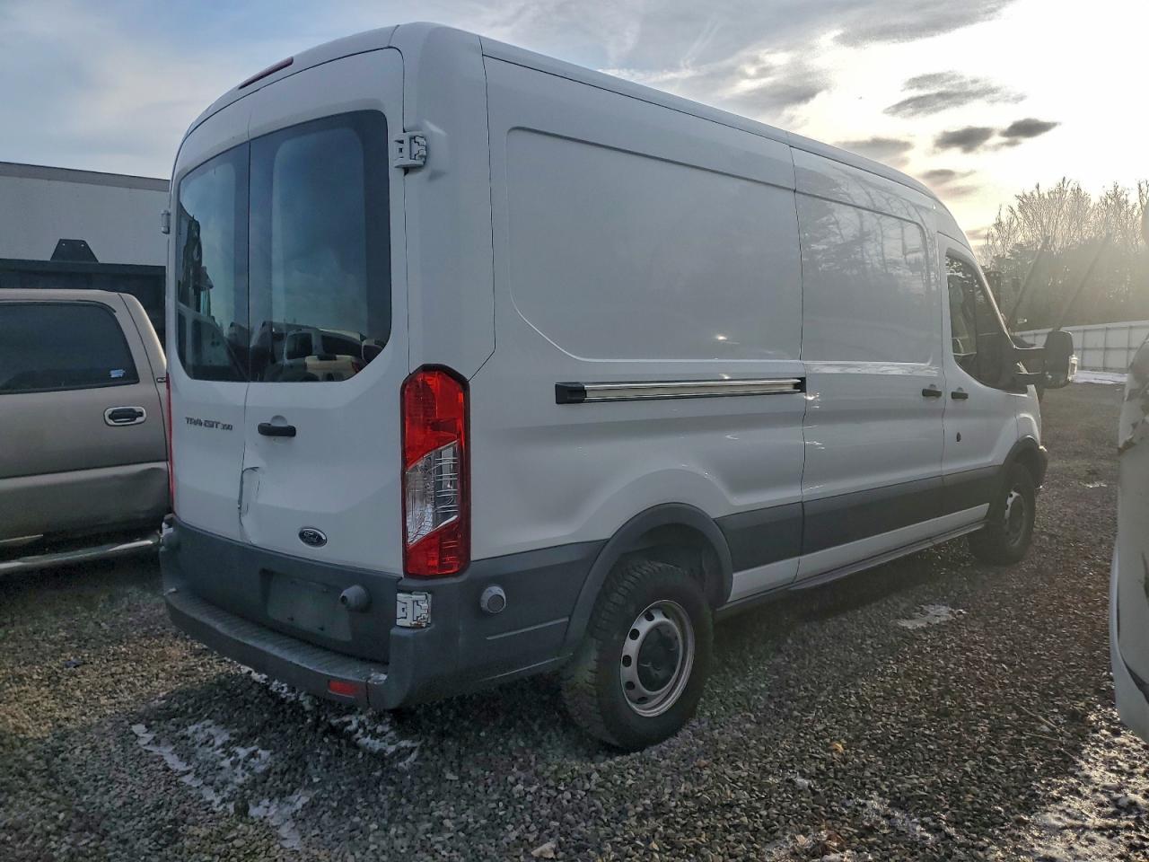 Ford Transit T-350 Image 3