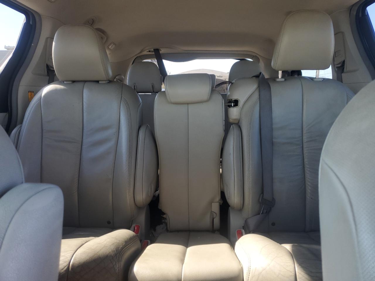 Toyota Sienna Xle Image 8