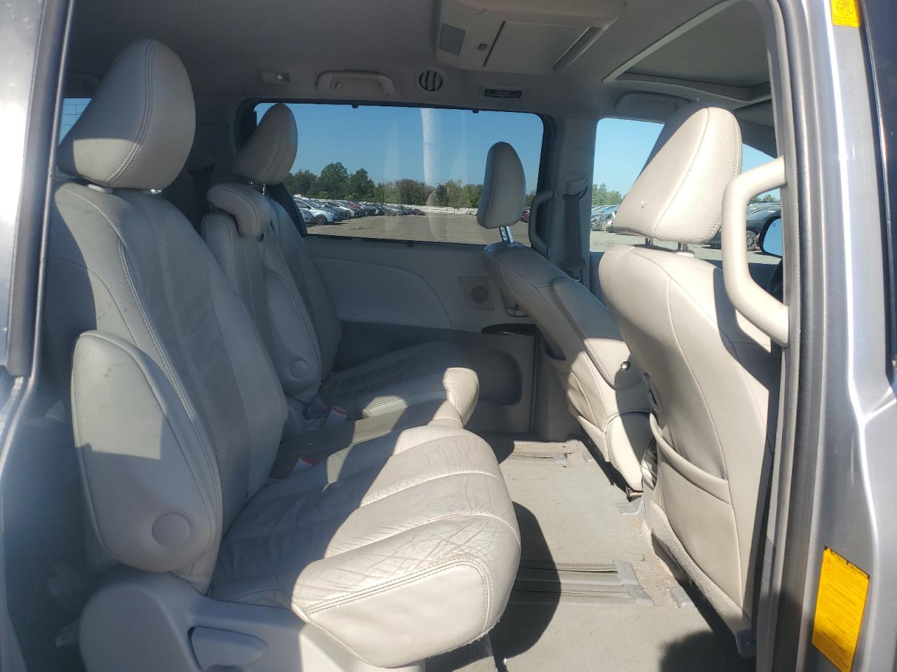 Toyota Sienna Xle Image 9