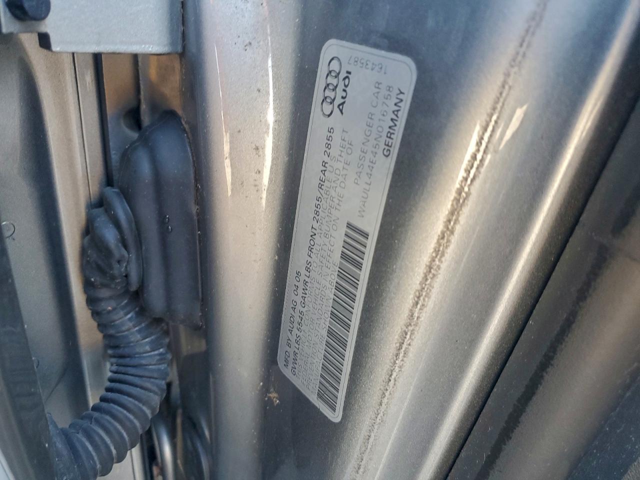 Audi A8 4.2 Quattro Image 11