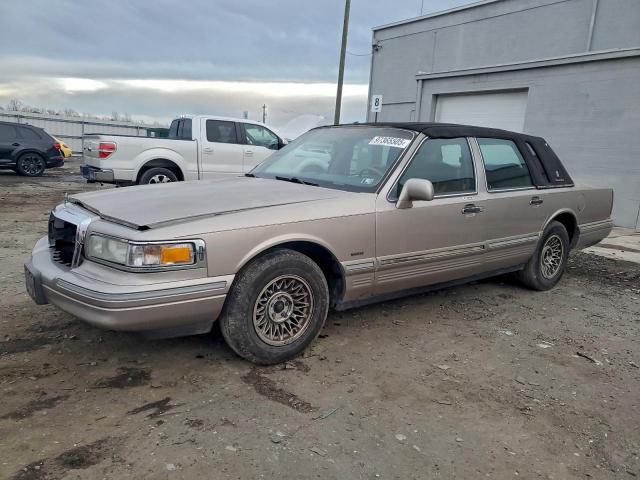  Salvage Lincoln Towncar