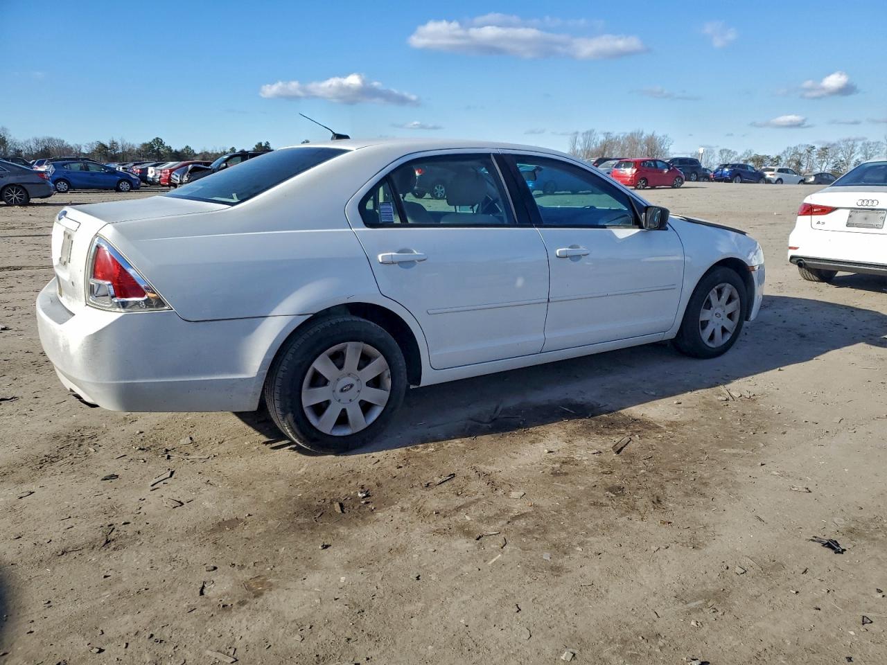 Ford Fusion S Image 12