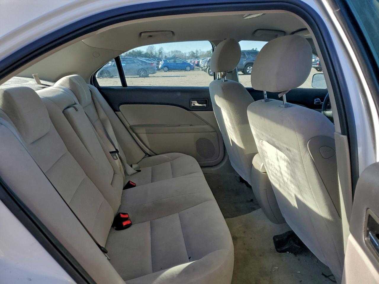 Ford Fusion S Image 6