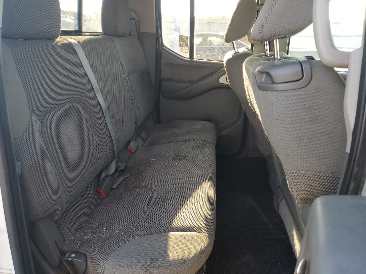 Nissan Frontier S Image 12