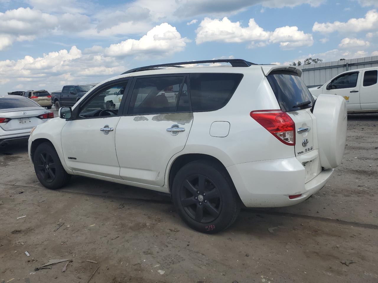 Toyota RAV4 Limited Image 10