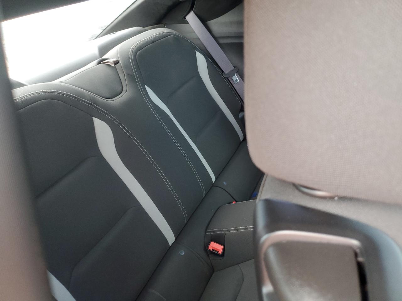 Chevrolet Camaro Lt Image 8