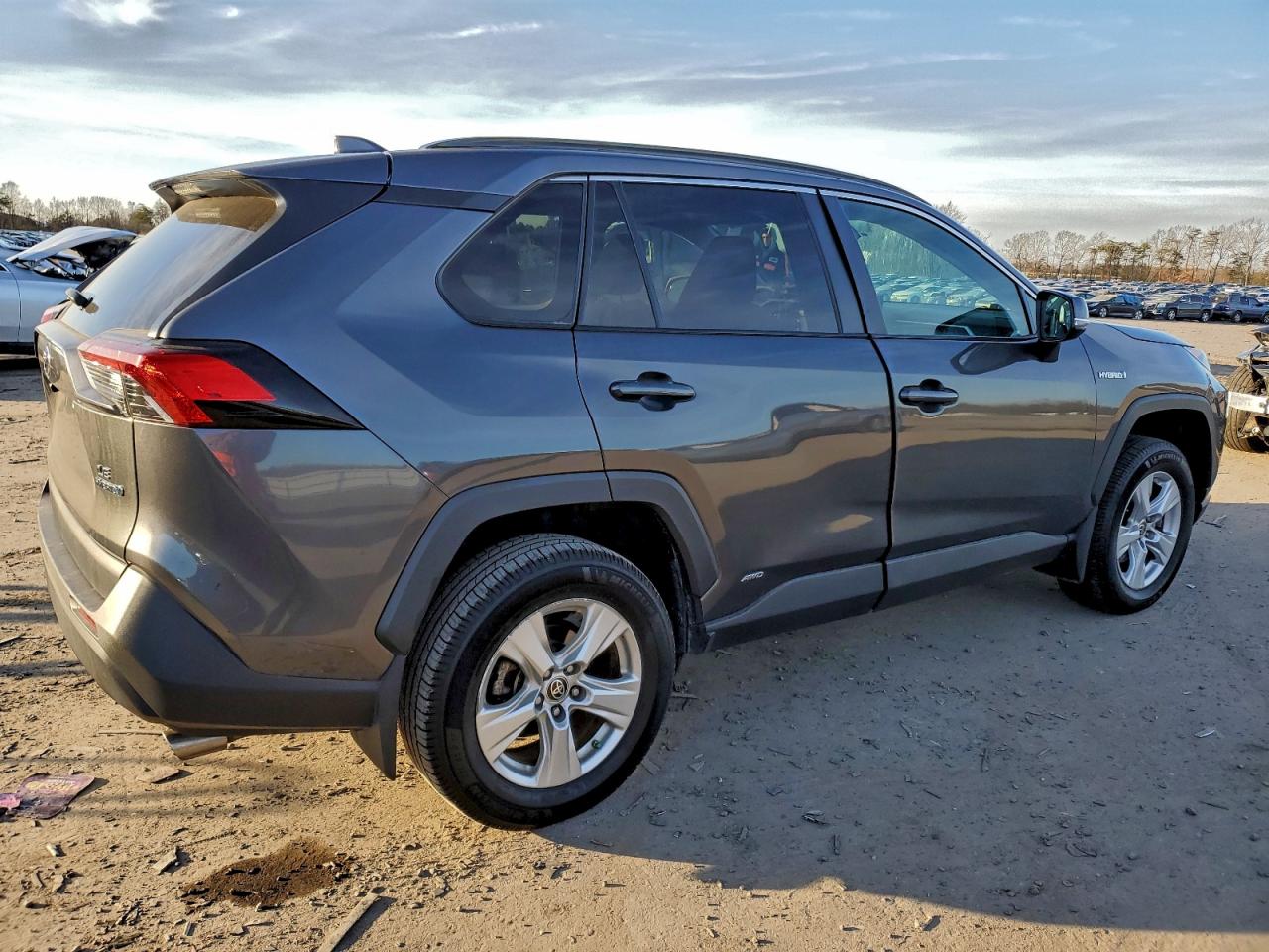 Toyota RAV4 Le Image 5