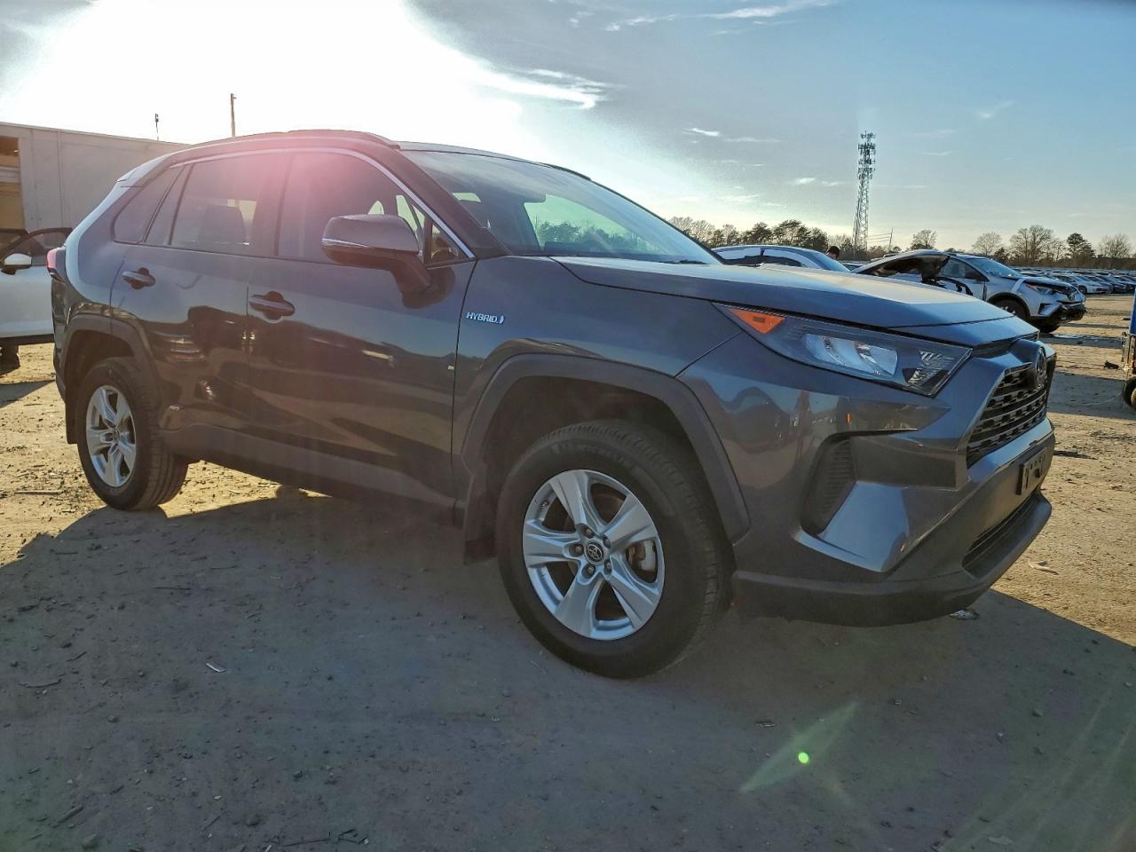 Toyota RAV4 Le Image 12