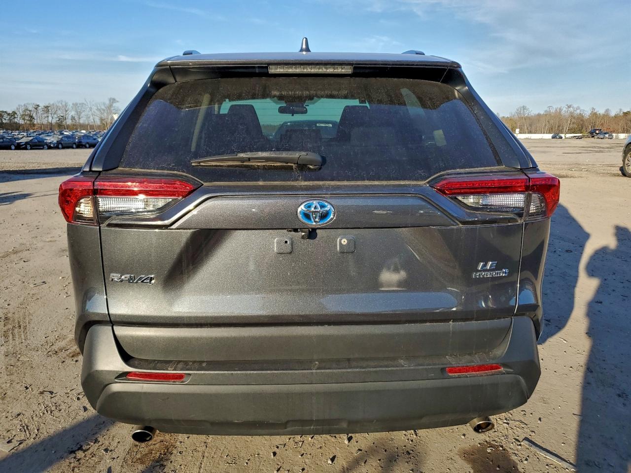 Toyota RAV4 Le Image 2