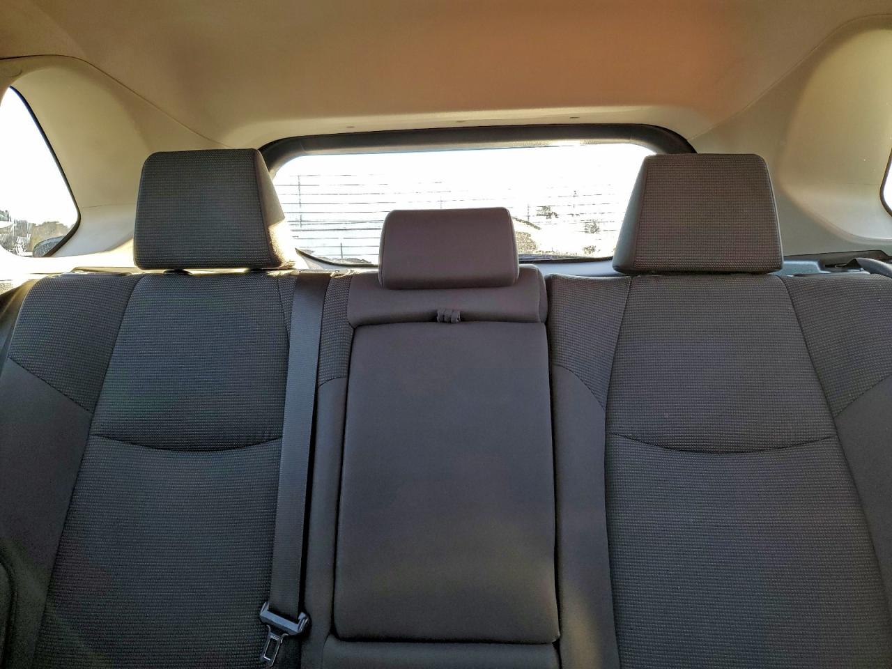 Toyota RAV4 Le Image 6