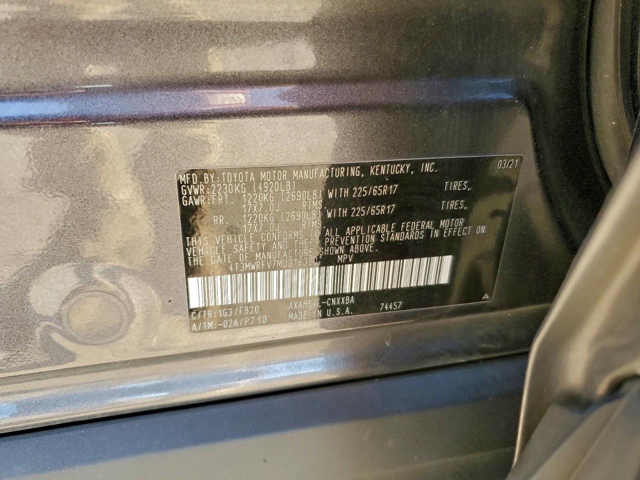 Toyota RAV4 Le Image 4