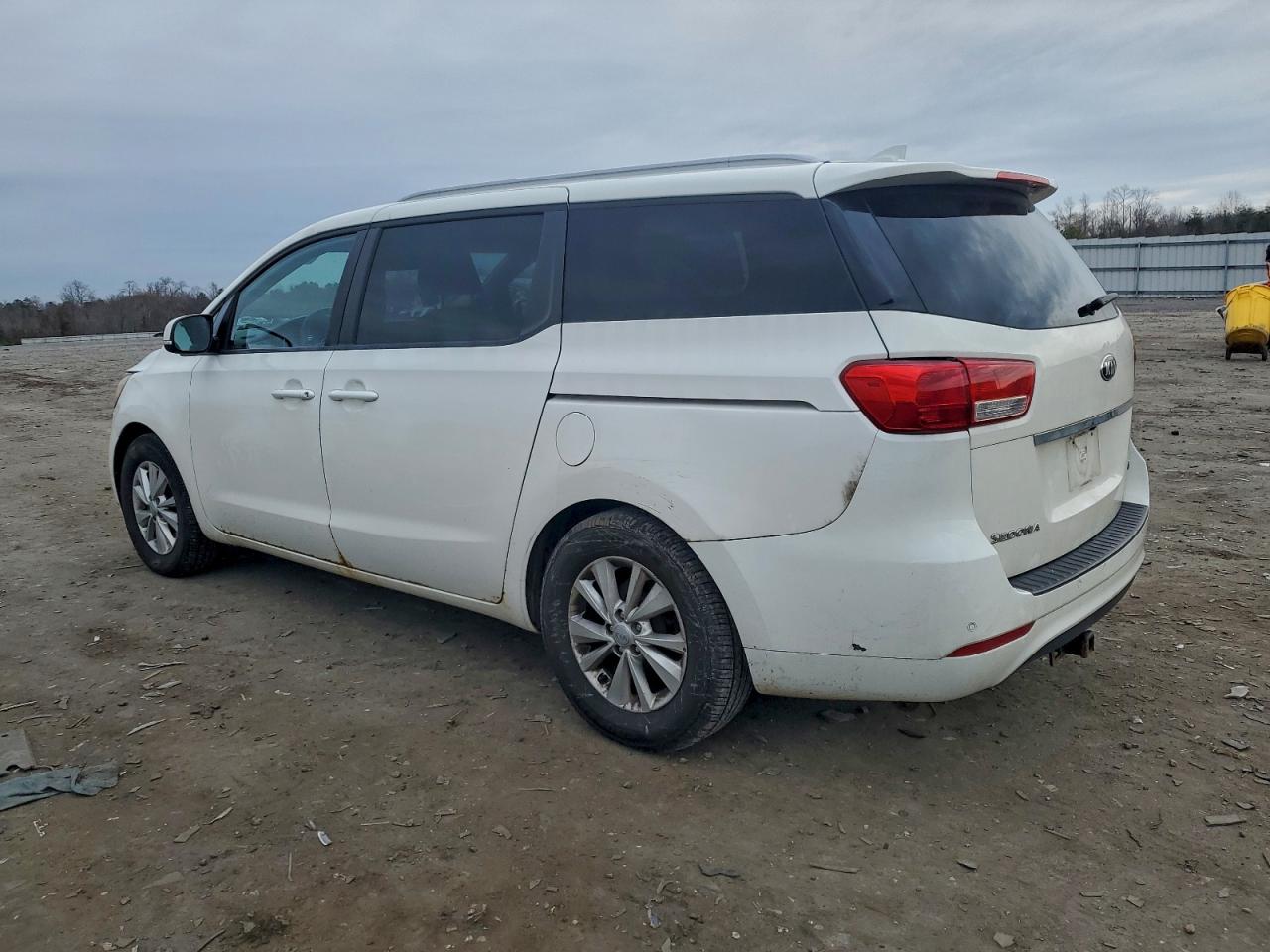 Kia Sedona Lx Image 4