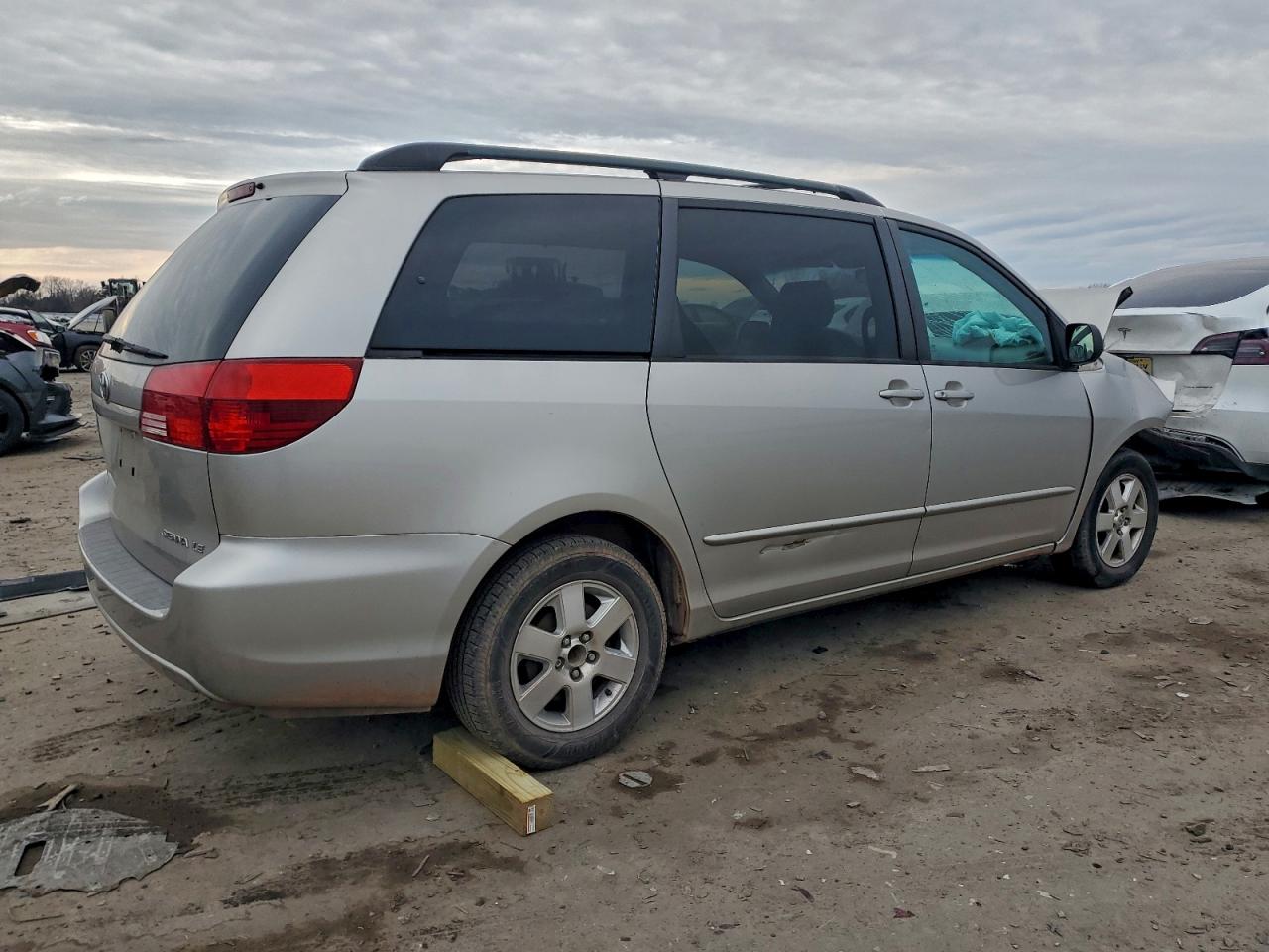 Toyota Sienna Ce Image 4