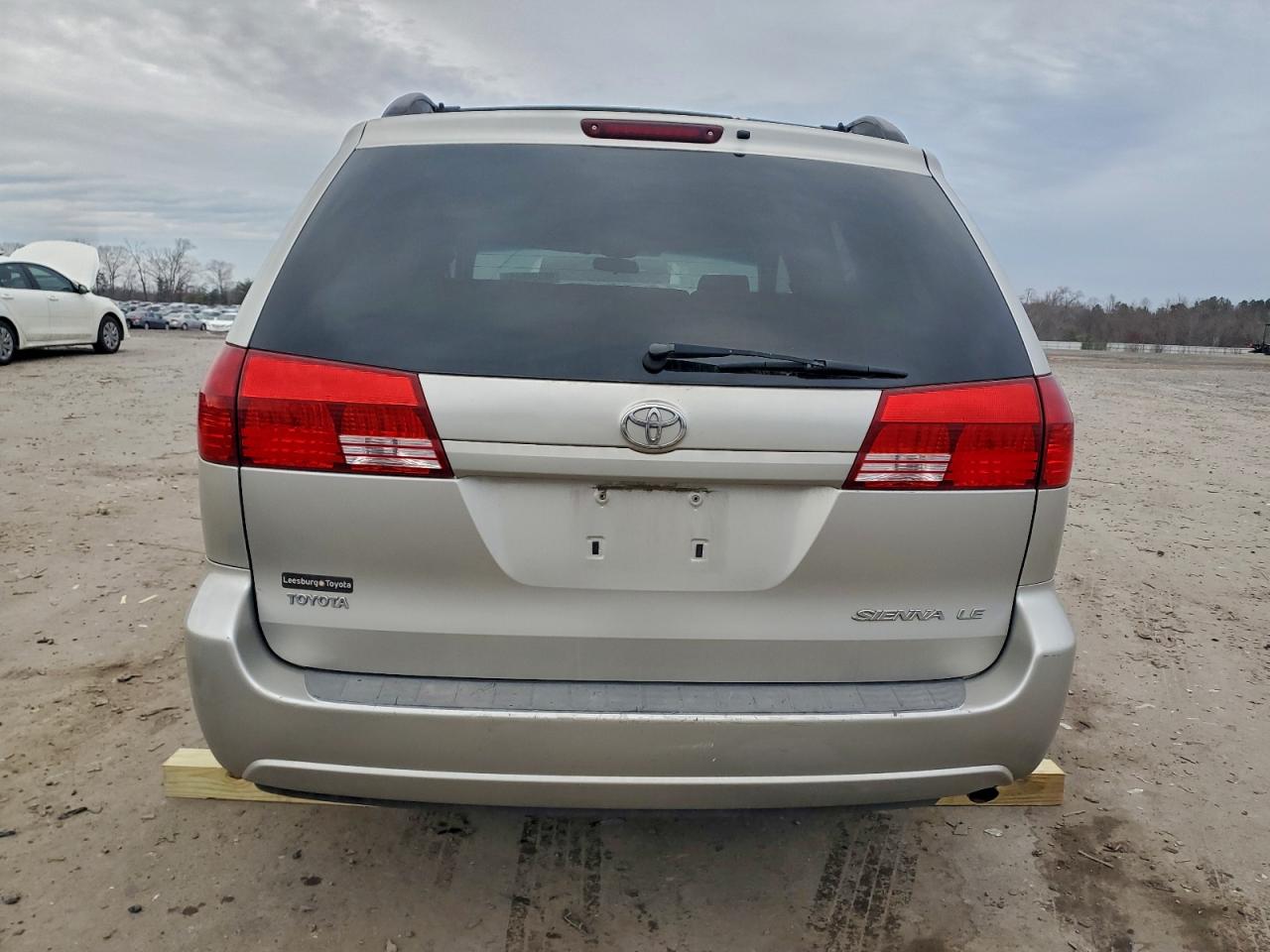 Toyota Sienna Ce Image 11