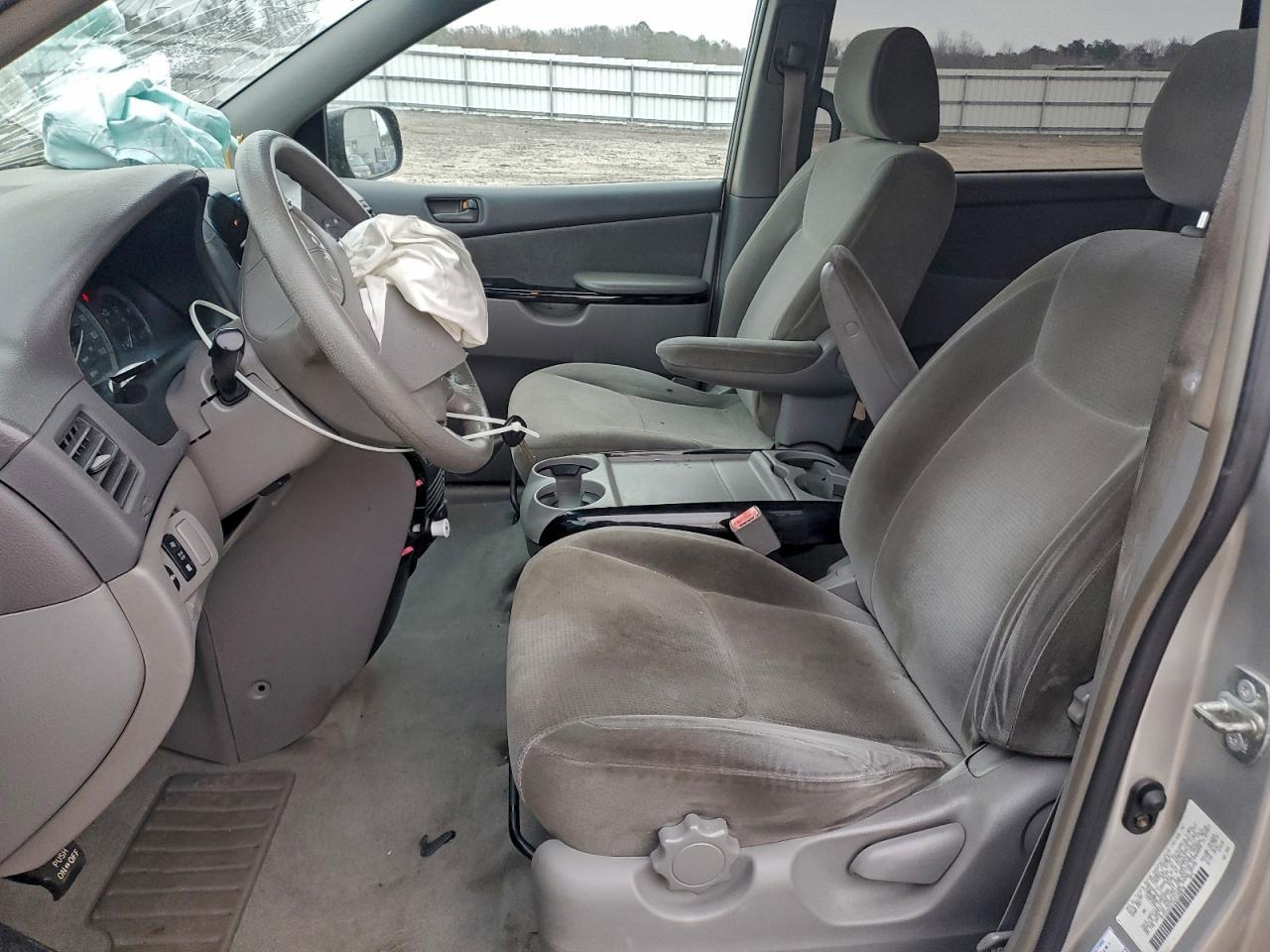 Toyota Sienna Ce Image 10