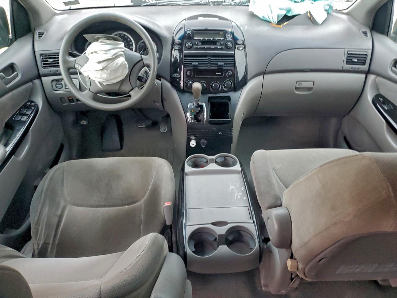 Toyota Sienna Ce Image 12