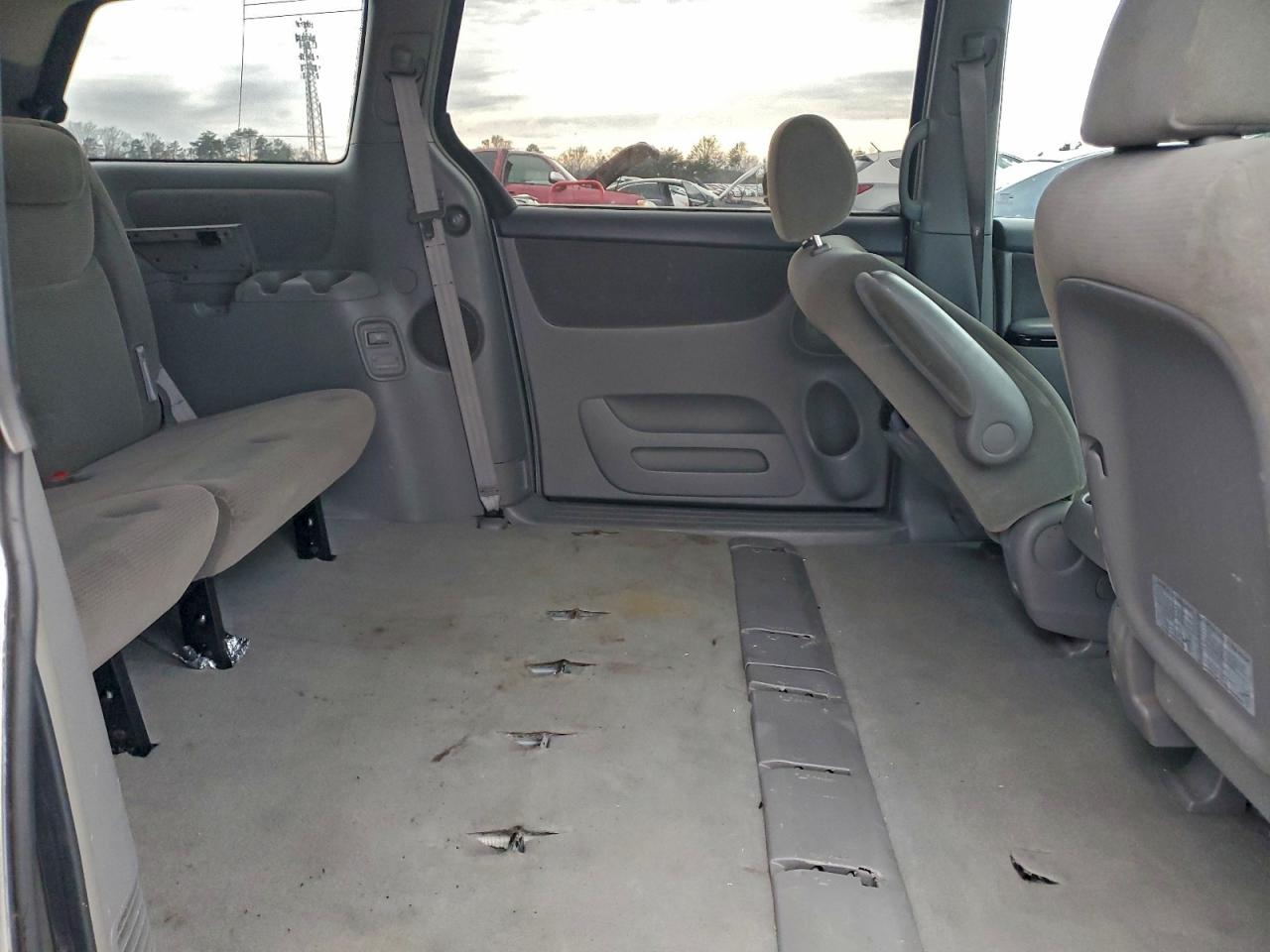 Toyota Sienna Ce Image 13