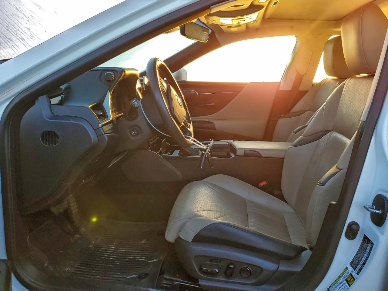 Lexus Es 300h Luxury Image 9