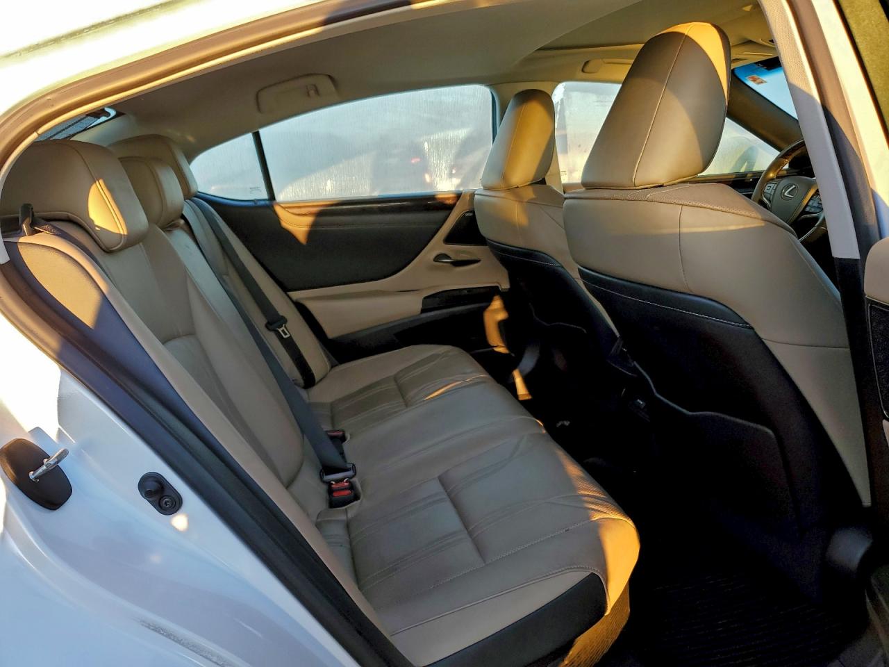 Lexus Es 300h Luxury Image 10