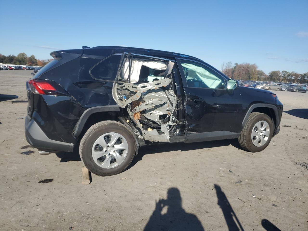 Toyota RAV4 Le Image 2