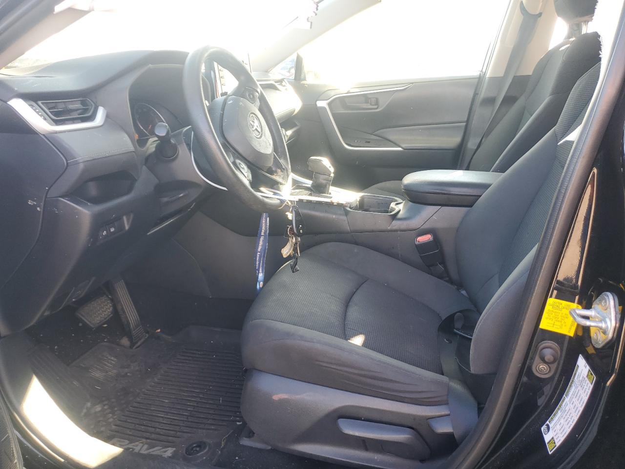 Toyota RAV4 Le Image 3