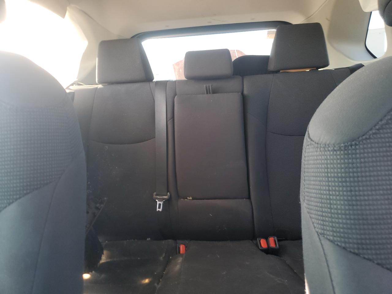 Toyota RAV4 Le Image 7