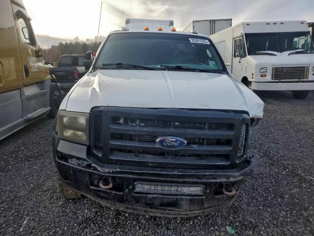 Ford F-550 Super Duty Image 11