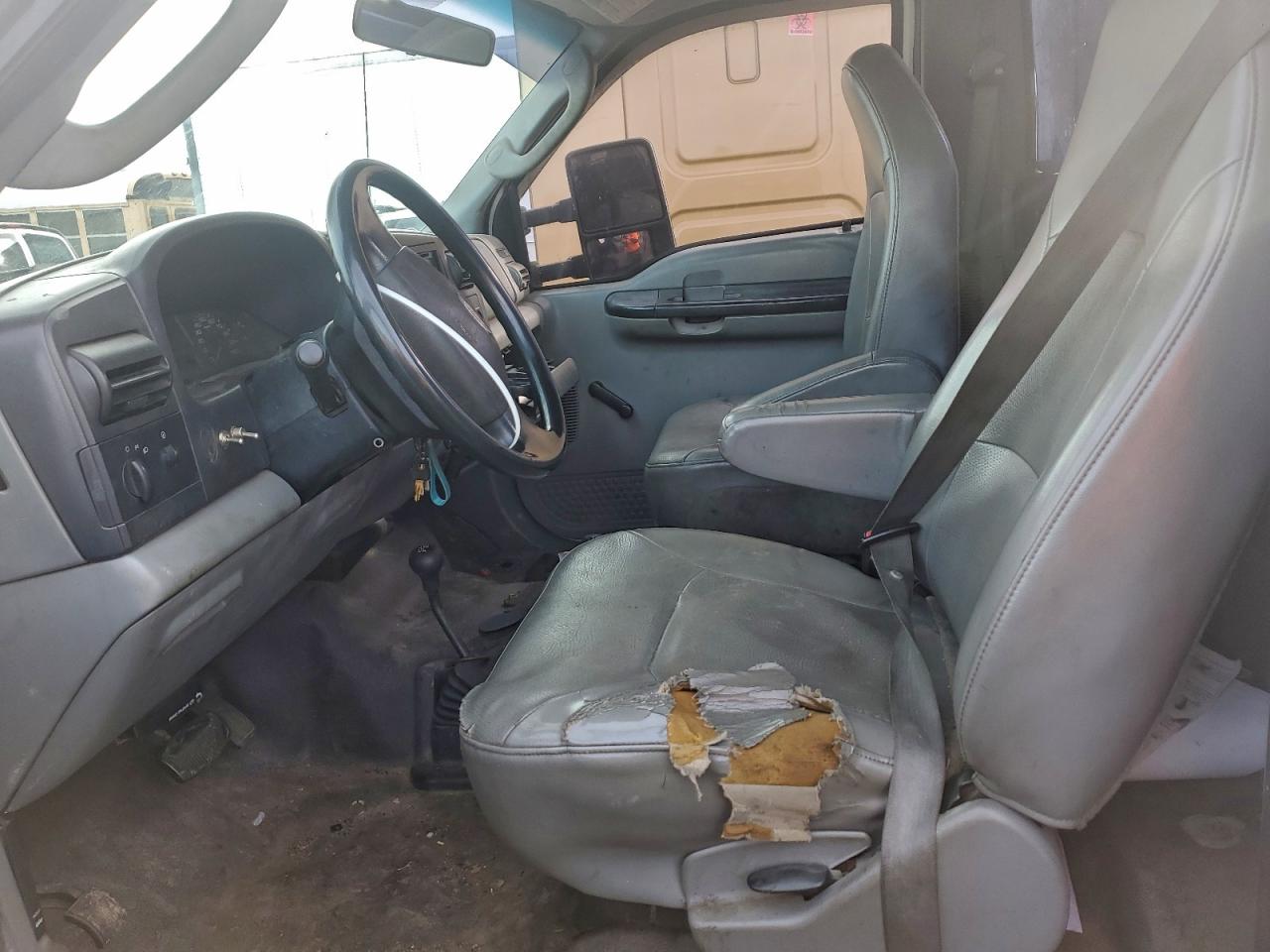 Ford F-550 Super Duty Image 4