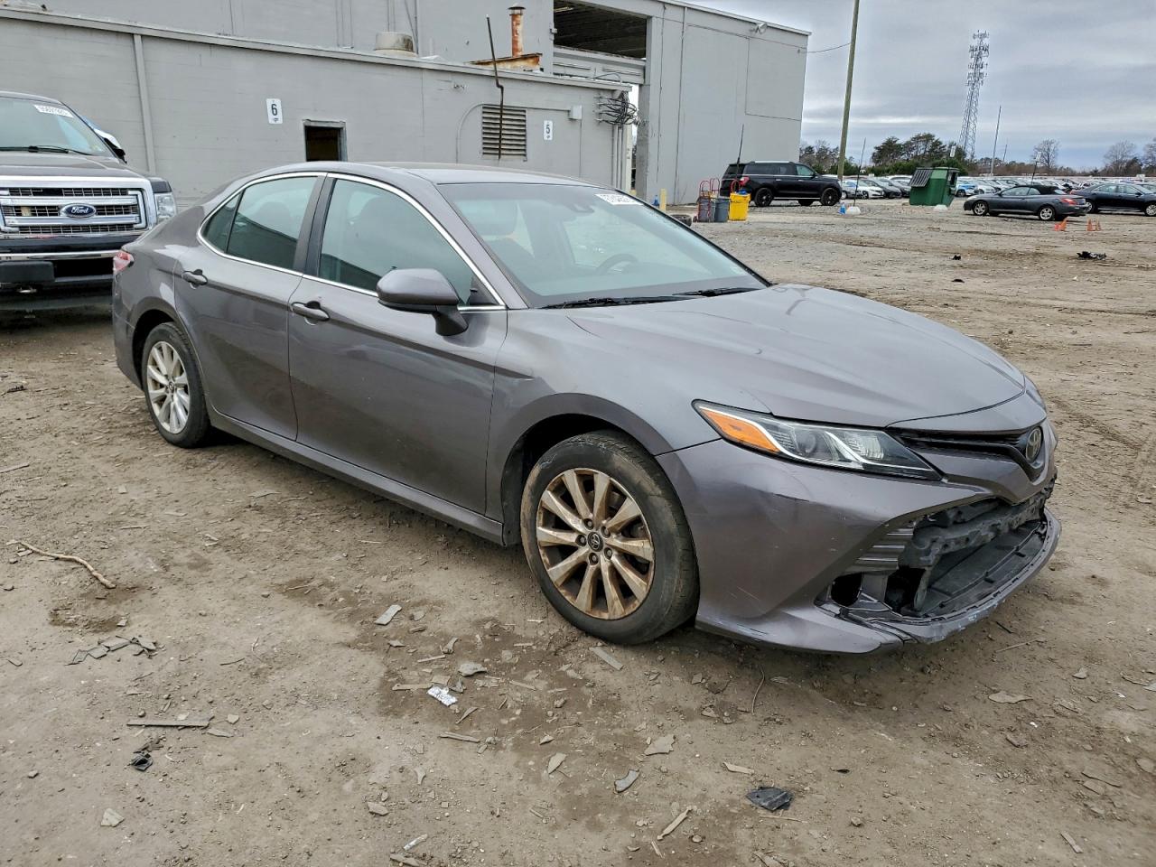 Toyota Camry L Image 3