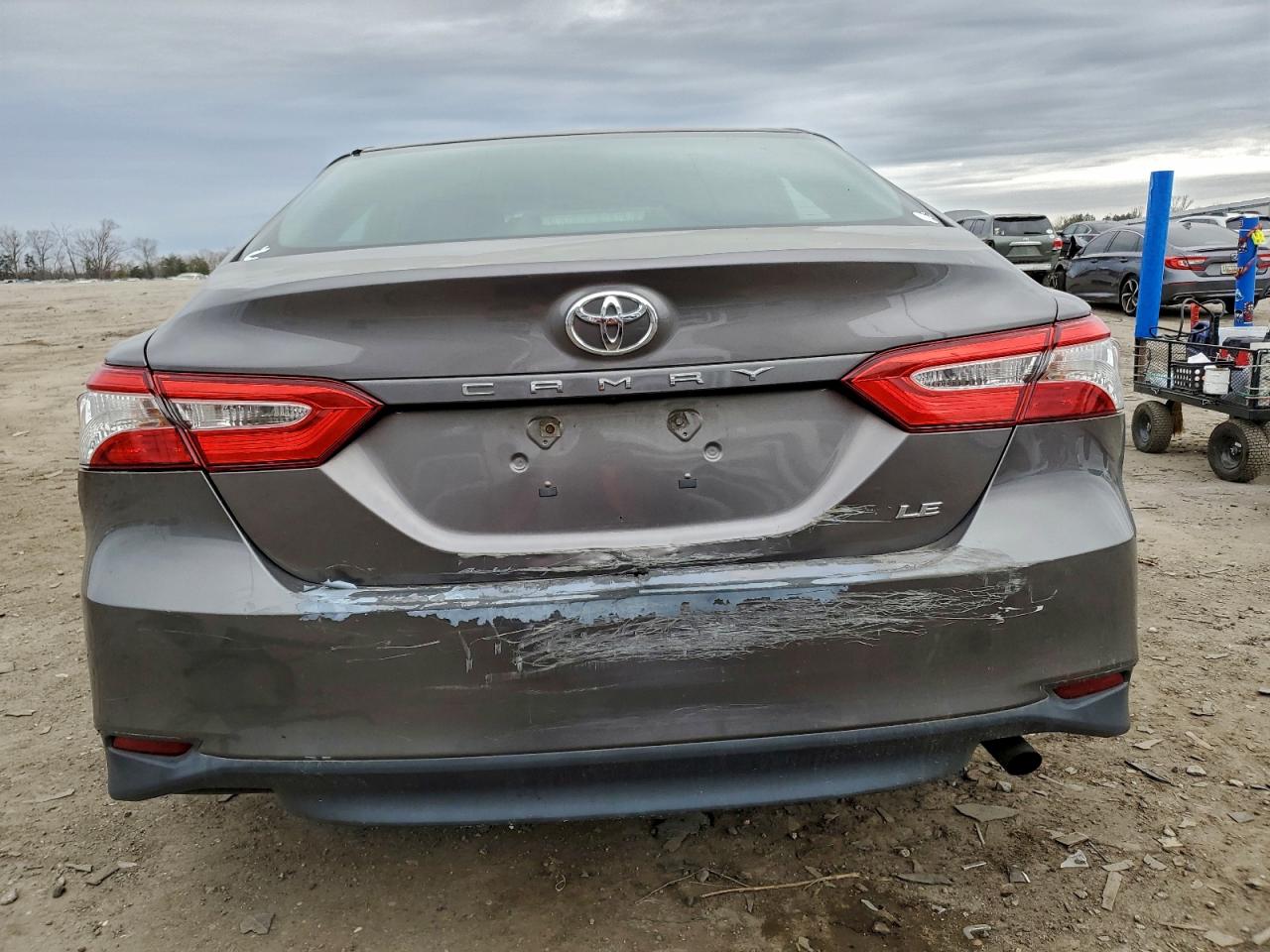 Toyota Camry L Image 7