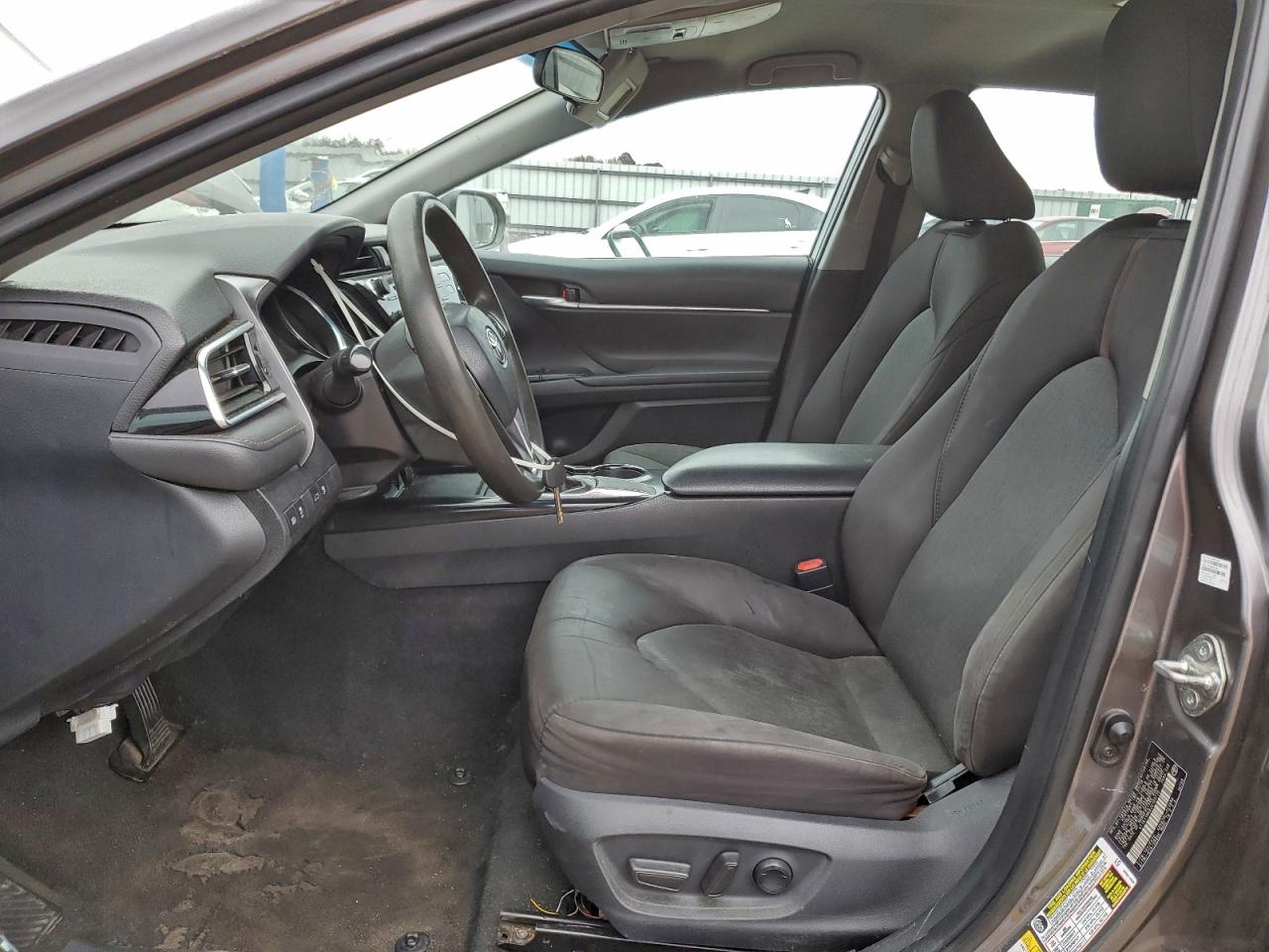 Toyota Camry L Image 2