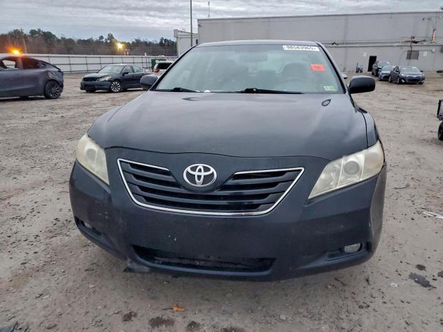 Toyota Camry Base Image 9