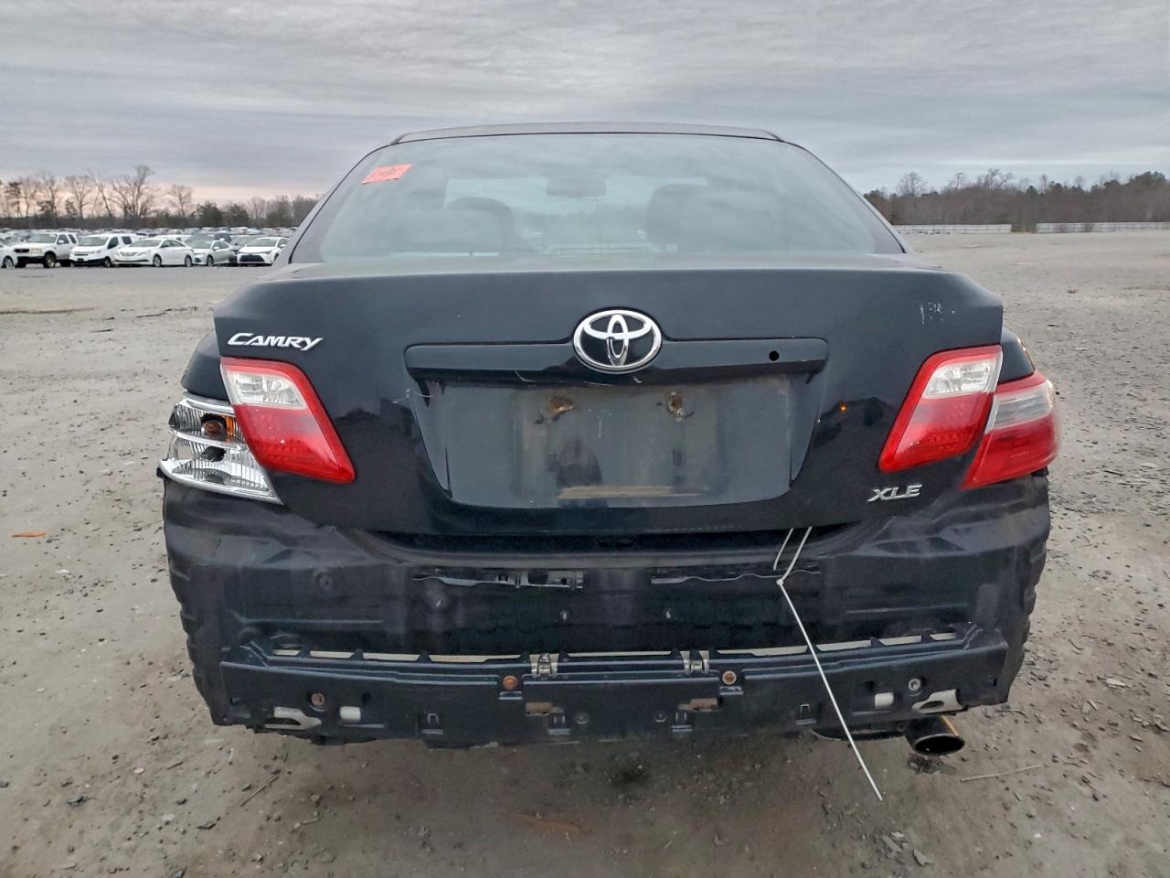 Toyota Camry Base Image 11