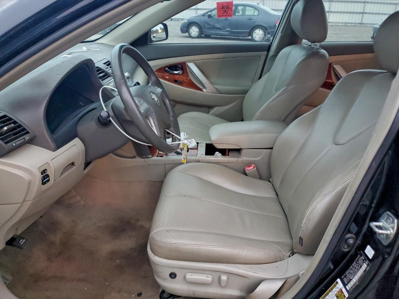 Toyota Camry Base Image 3