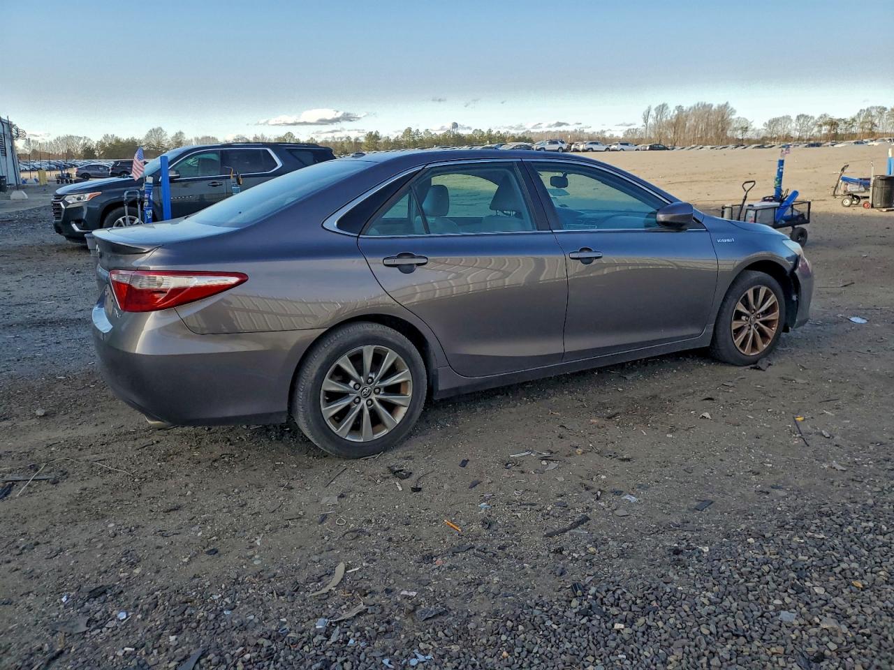 Toyota Camry Hybrid Image 3