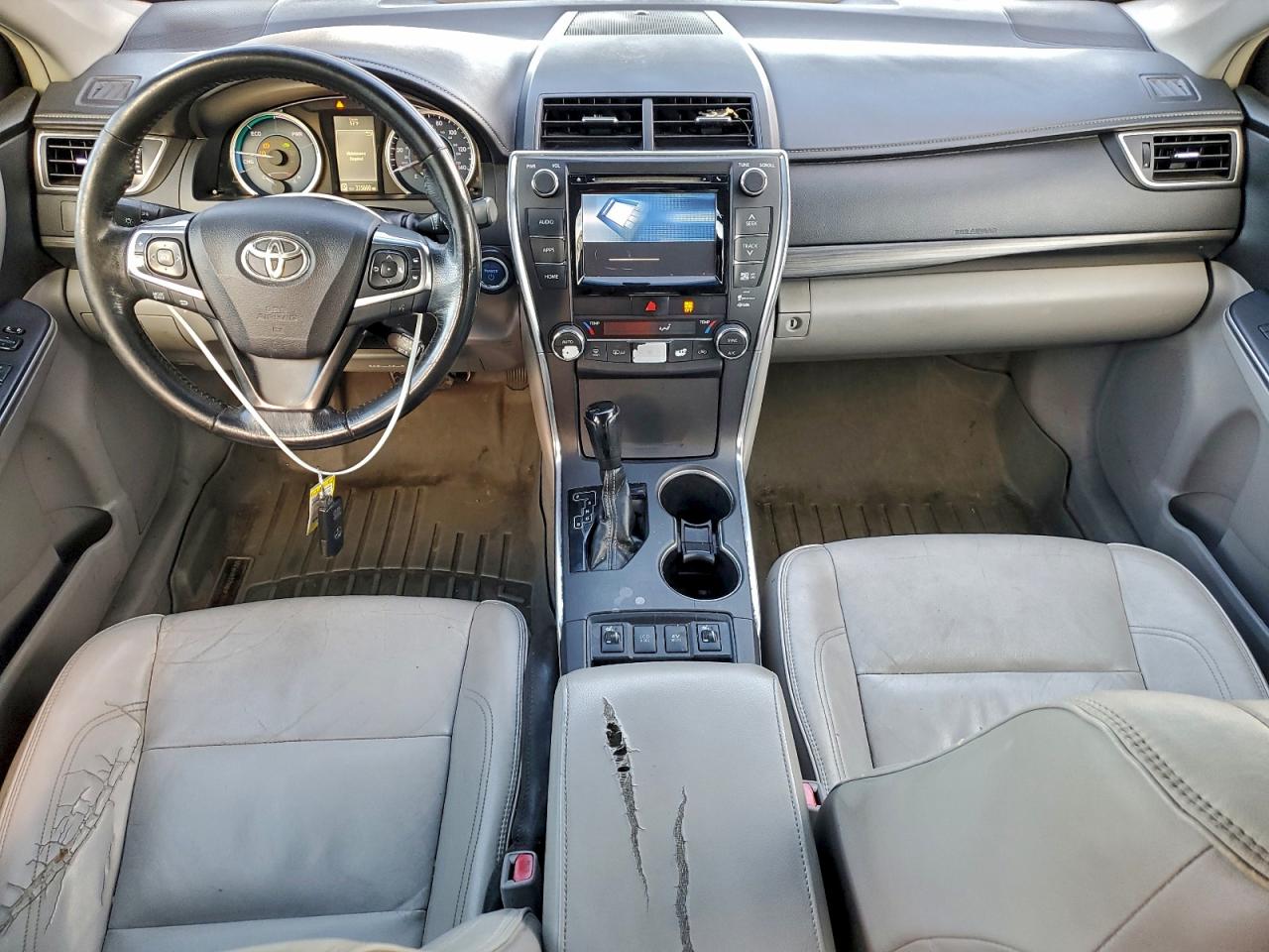 Toyota Camry Hybrid Image 6