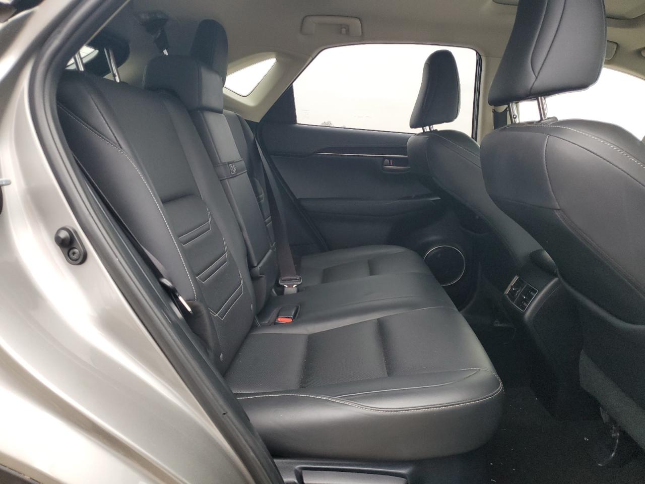 Lexus NX 200t Base Image 7