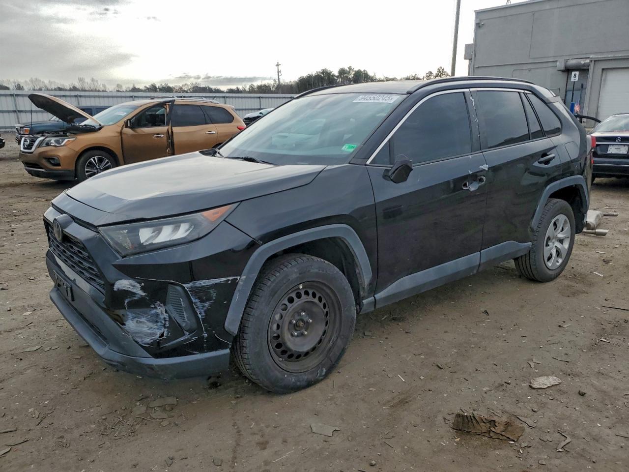 Toyota RAV4 Le Image 1