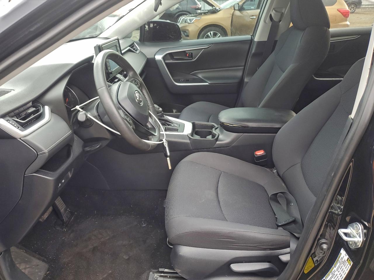 Toyota RAV4 Le Image 5