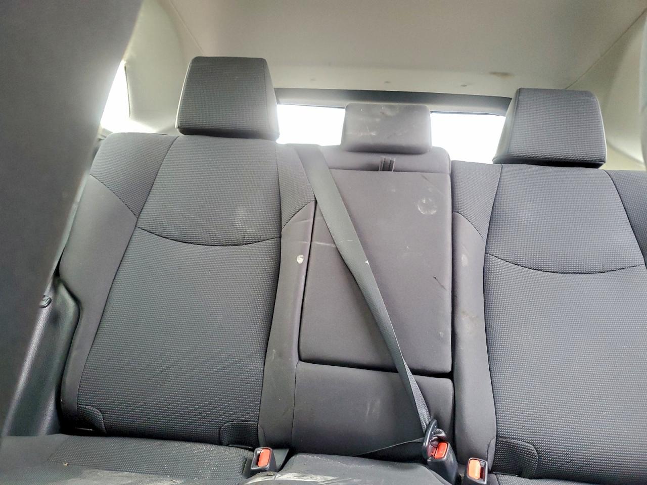 Toyota RAV4 Le Image 10