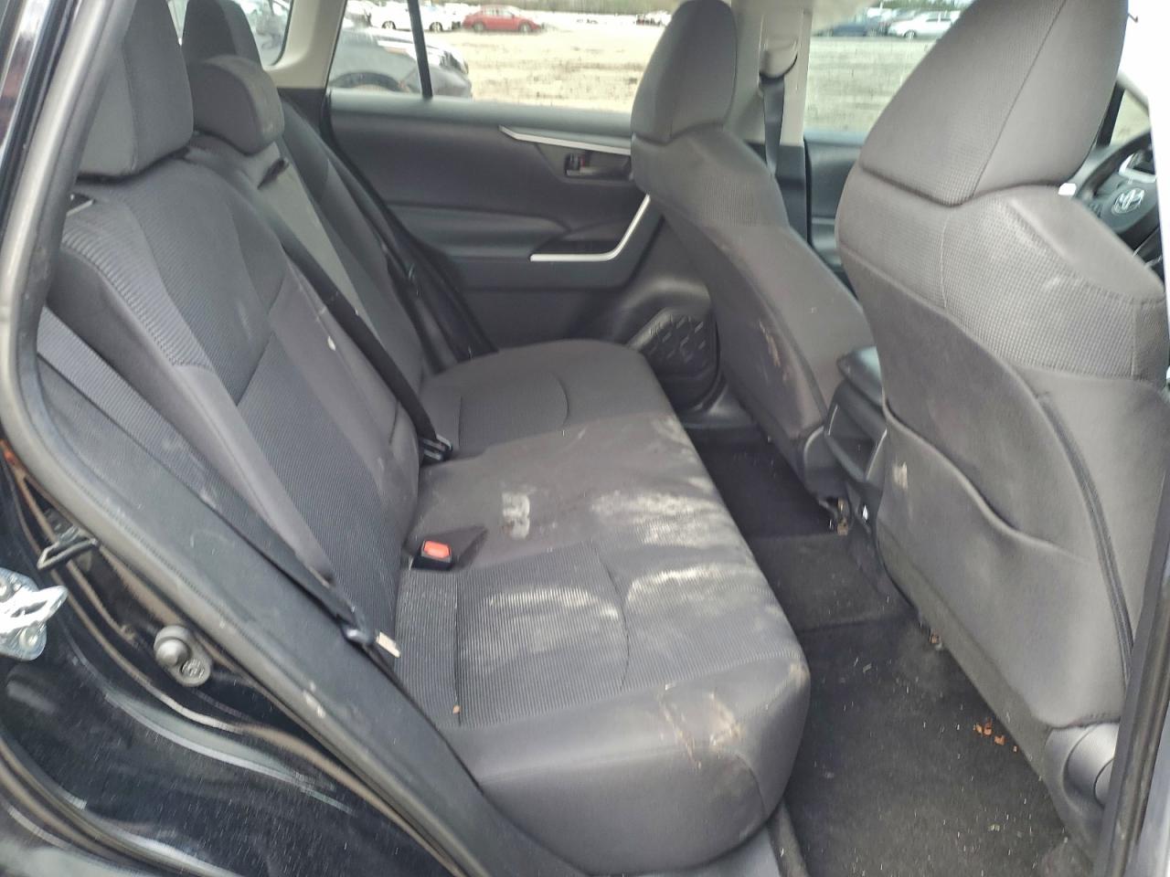 Toyota RAV4 Le Image 11