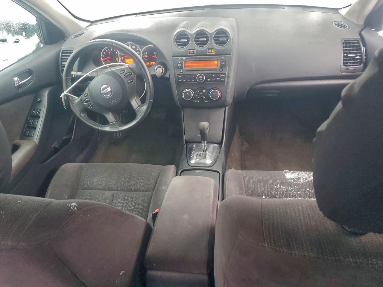 Nissan Altima Base Image 9