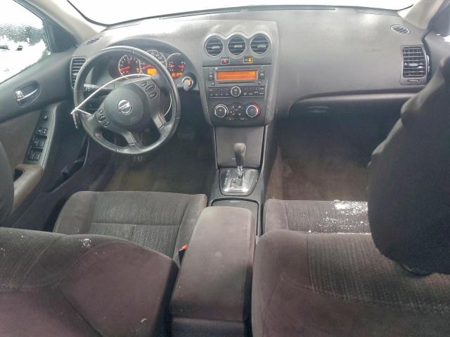 Nissan Altima Base Image 9